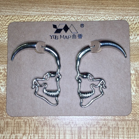 Silver Silouhette Skull Earrings - Picture 4 of 5